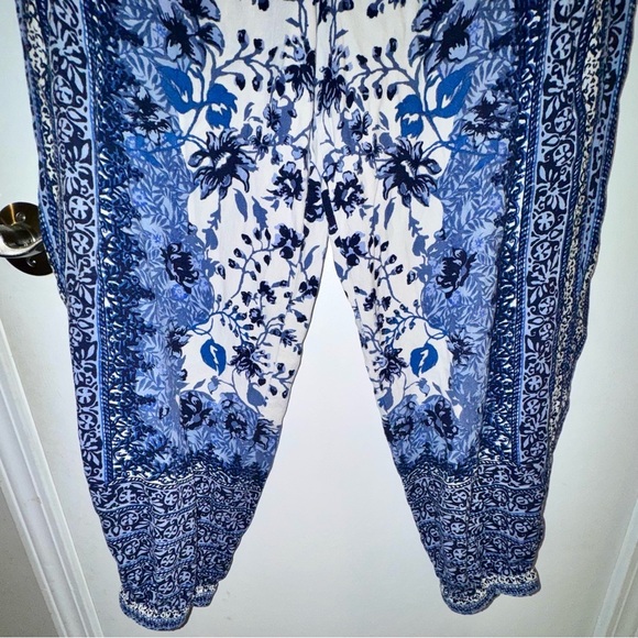 Anthropologie Linen Blend Blue/White Floral Capris - Picture 5 of 10